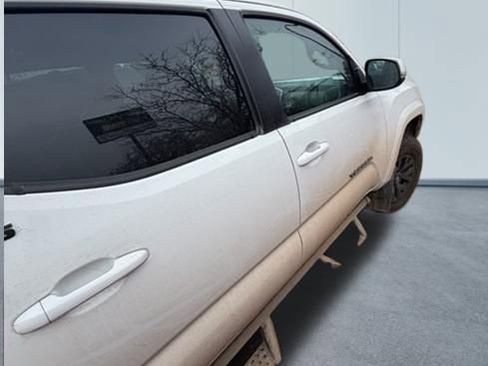 Used 2023 Toyota Tacoma SR5 w/ Technology Package image 10