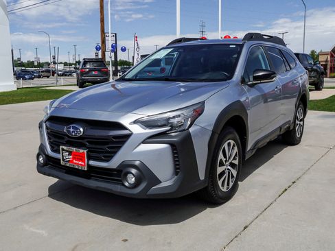 Used 2023 Subaru Outback Premium w/ Popular Package #1 AWD/4WD image 4