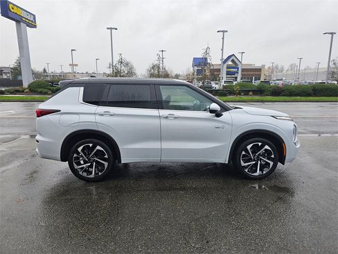 New 2025 Mitsubishi Outlander SEL image 4
