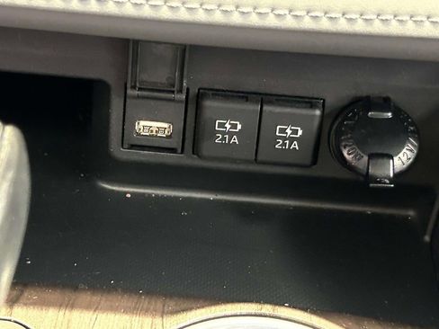 Certified 2021 Toyota Highlander Limited AWD/4WD image 27