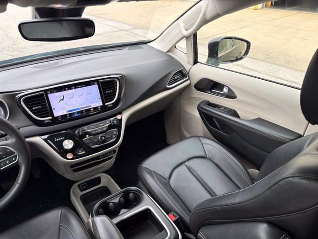 Used 2024 Chrysler Pacifica Touring-L FWD image 20