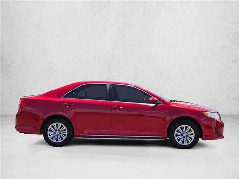 Used 2014 Toyota Camry LE FWD image 4
