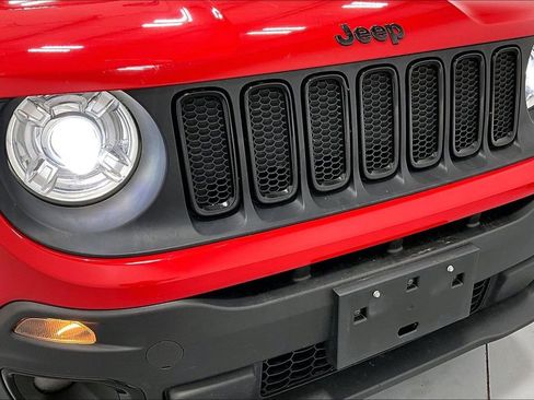 Used 2018 Jeep Renegade Altitude w/ Advanced Technology Group image 36