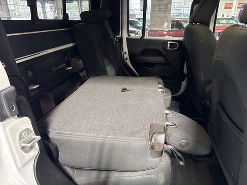 Used 2021 Jeep Gladiator Overland image 36