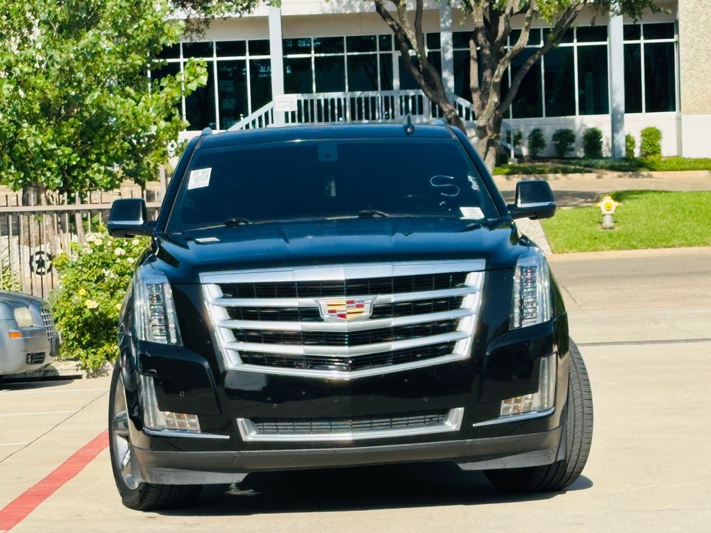 Used 2018 Cadillac Escalade 4WD image 2