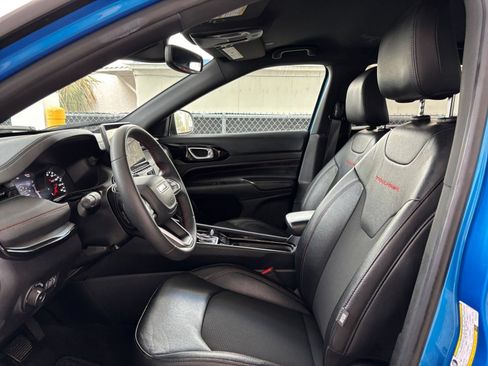 Used 2025 Jeep Compass Trailhawk AWD/4WD image 27