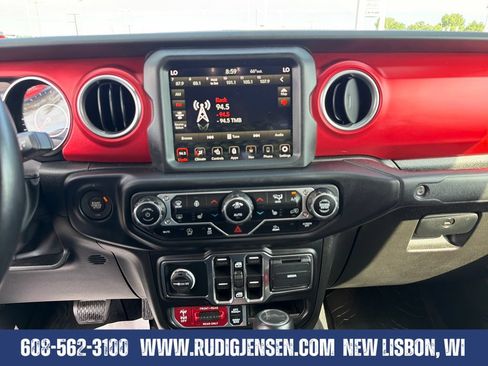 Used 2022 Jeep Gladiator Rubicon w/ LED Lighting Group AWD/4WD image 17