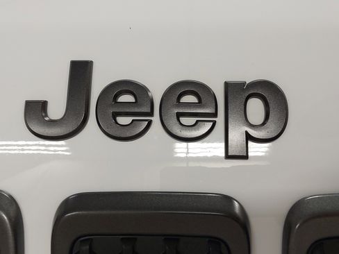 Used 2021 Jeep Cherokee Latitude Lux 80th Anniv w/ Quick Order Package 26U 80TH FWD image 34