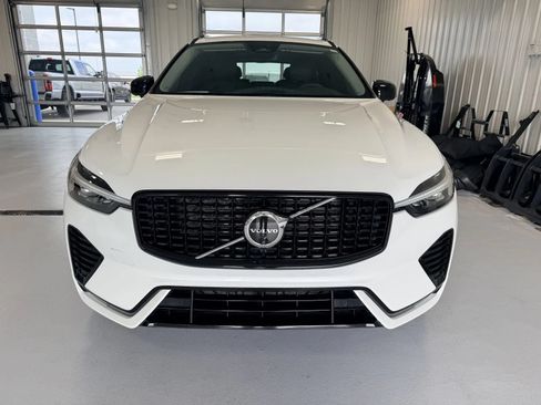 Used 2024 Volvo XC60 B5 Plus AWD/4WD image 7