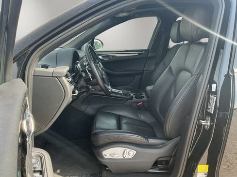 Used 2025 Porsche Macan AWD/4WD image 9
