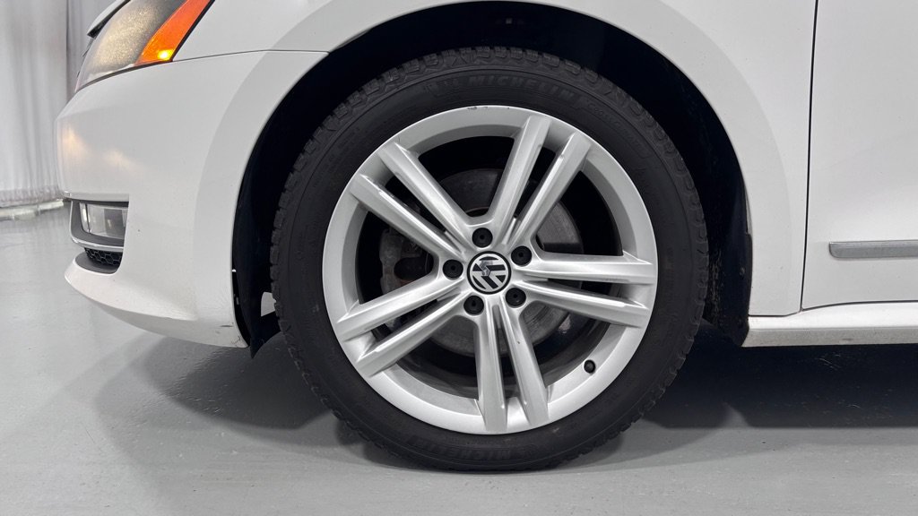 Used 2014 Volkswagen Passat TDI SEL Premium FWD image 31