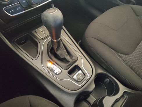 Used 2019 Jeep Cherokee Latitude w/ Popular Appearance Group image 26