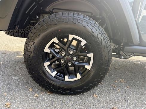 New 2026 Jeep Gladiator Rubicon w/ Steel Bumper Group image 17