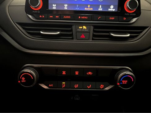 Used 2024 Nissan Altima 2.5 S image 9