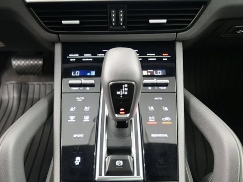 Certified 2020 Porsche Cayenne AWD/4WD image 17