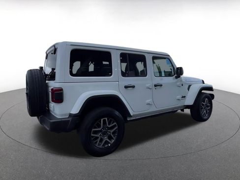 Used 2025 Jeep Wrangler Unlimited Sahara AWD/4WD image 15