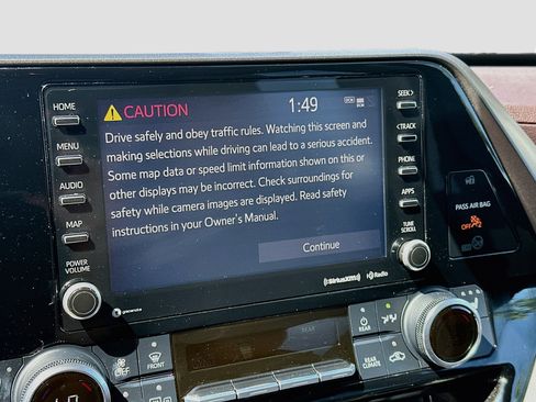 Used 2020 Toyota Highlander XLE AWD/4WD image 19
