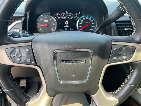 Used 2019 GMC Yukon Denali w/ Denali Ultimate Black Edition AWD/4WD image 14