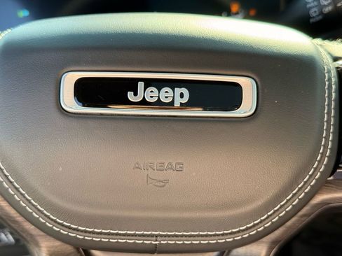 Used 2023 Jeep Grand Cherokee Overland w/ Luxury Tech Group IV image 19
