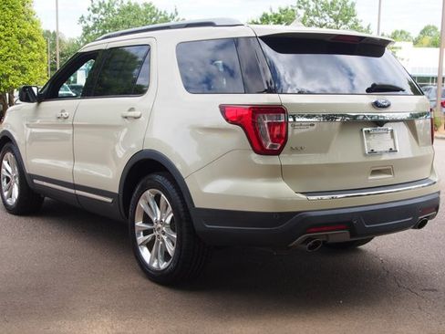 Certified 2018 Ford Explorer XLT w/ Equipment Group 202A FWD image 5
