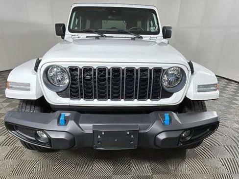 Used 2024 Jeep Wrangler Unlimited w/ Convenience Group AWD/4WD image 8
