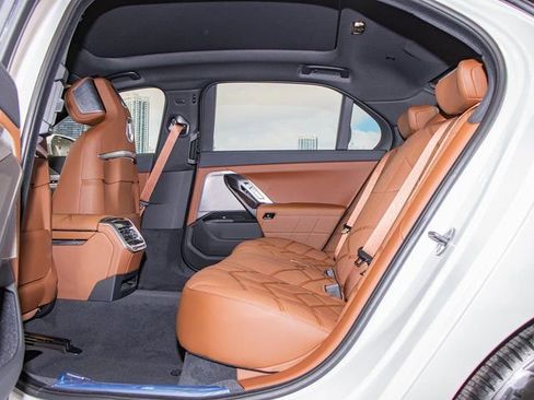 Used 2025 BMW 760i xDrive image 23