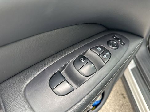 Used 2018 Nissan Pathfinder S AWD/4WD image 16