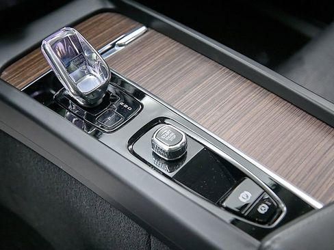 Certified 2023 Volvo XC60 B5 Ultimate image 18