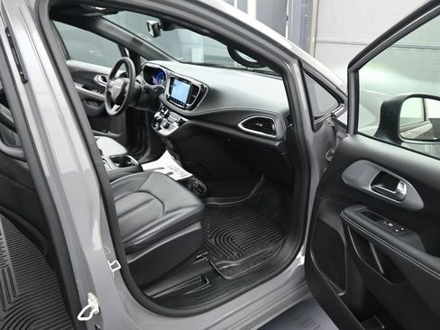 Used 2023 Chrysler Pacifica Touring-L w/ S Appearance Package FWD image 45