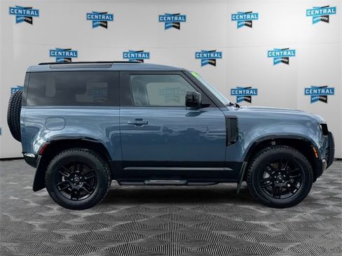 Used 2025 Land Rover Defender 90 X-Dynamic SE image 6