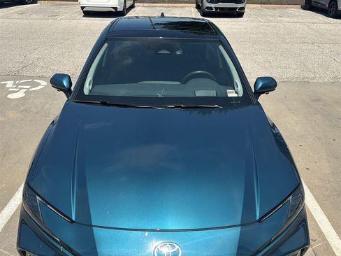 Used 2025 Toyota Camry XLE w/ Premium Plus Package FWD image 11