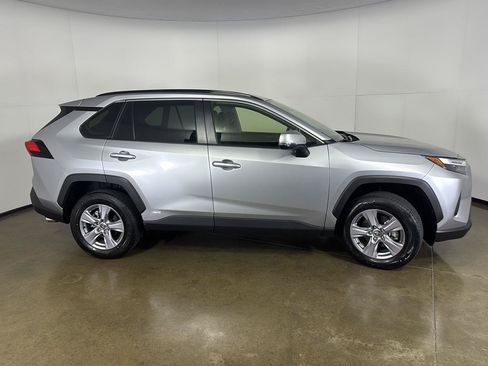Used 2025 Toyota RAV4 XLE w/ Convenience Package AWD/4WD image 9