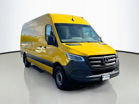 Used 2021 Mercedes-Benz Sprinter 2500 image 3