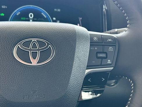 Used 2025 Toyota Camry SE FWD image 29