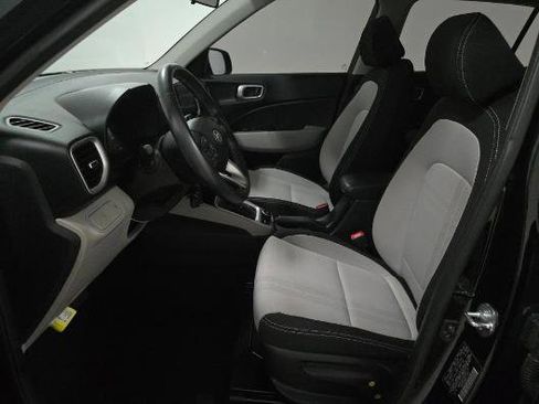 Used 2023 Hyundai Venue SEL FWD image 10