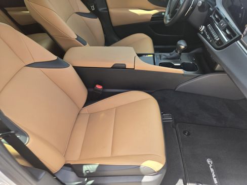 Used 2025 Lexus ES 350 w/ Premium Package FWD image 9