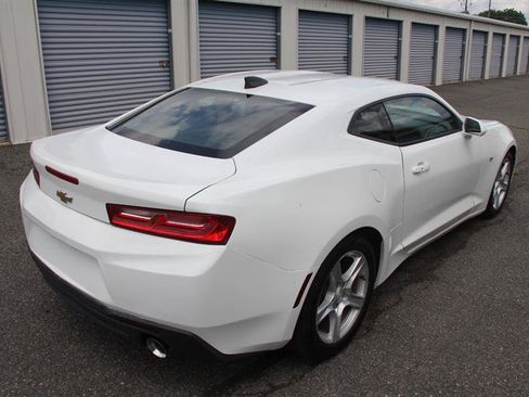Used 2017 Chevrolet Camaro LT RWD image 5