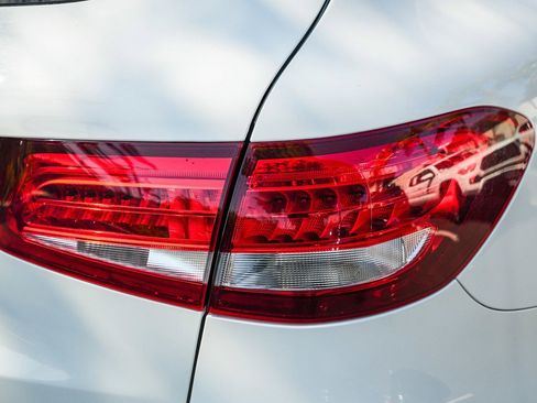 Used 2019 Mercedes-Benz GLC 300 image 7