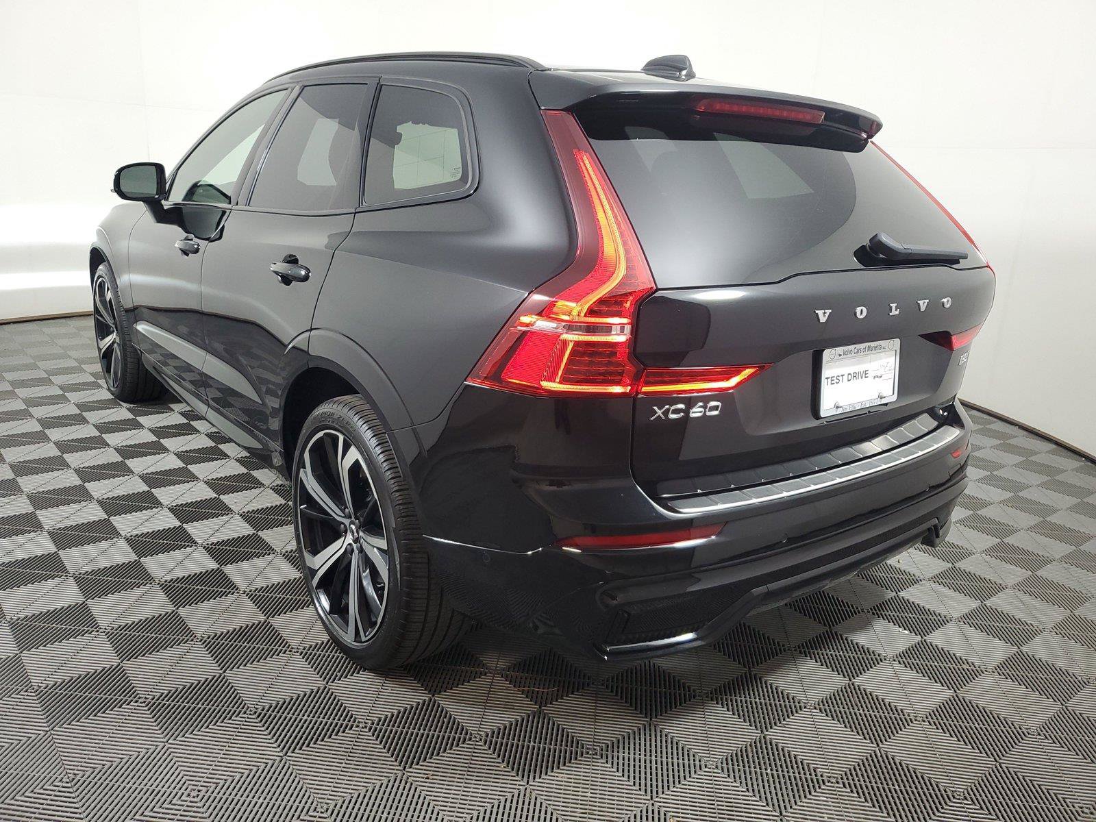 Used 2025 Volvo XC60 B5 Ultra w/ Protection Package Premier AWD/4WD image 4