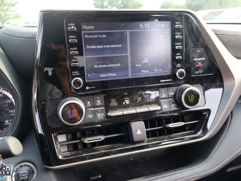 Used 2022 Toyota Highlander L FWD image 22