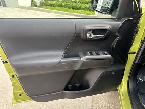 Used 2023 Toyota Tacoma TRD Sport image 39