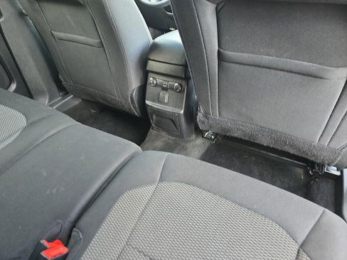 Used 2018 Ford Explorer XLT image 33