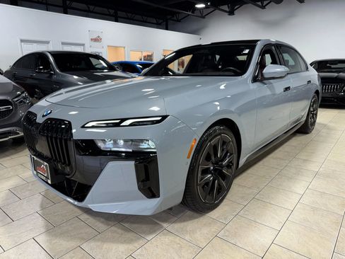 Used 2023 BMW 760i xDrive w/ Luxury Rear Seating Package image 11