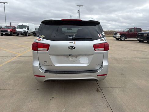 Used 2016 Kia Sedona LX w/ LX Convenience Package image 4