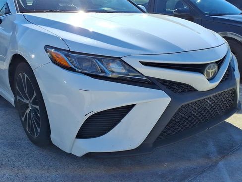 Used 2018 Toyota Camry L image 8