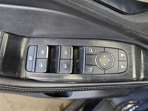 Used 2024 Nissan Rogue SV image 26