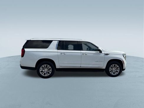 Used 2025 GMC Yukon XL Denali AWD/4WD image 9