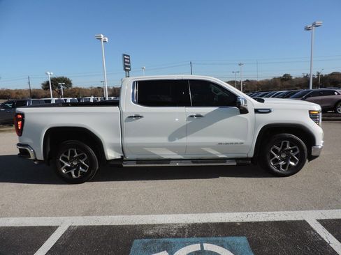 Certified 2023 GMC Sierra 1500 SLT image 4