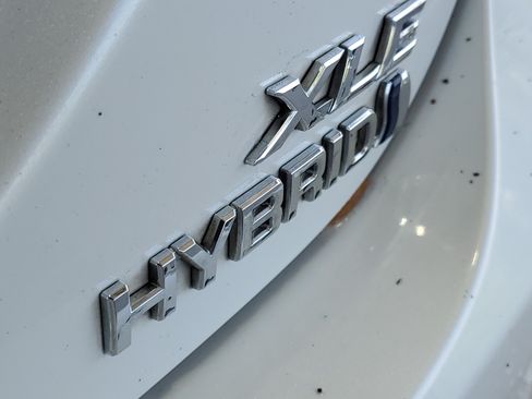 Used 2022 Toyota Camry XLE FWD image 6