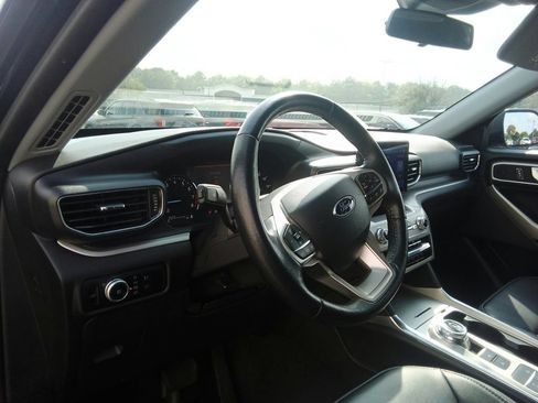 Used 2023 Ford Explorer XLT w/ Equipment Group 202A RWD image 21